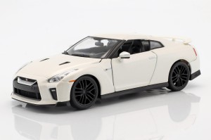 Nissan GT-R R35 Coupe 2017 Bburago 1:24