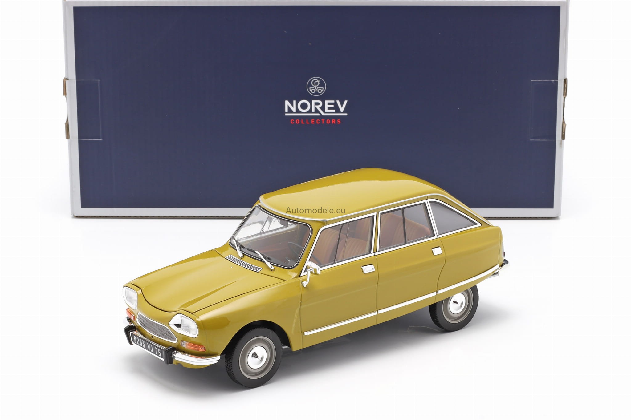 181669 Citroën Ami 8 Club 1969 Thasos Bleu 1:18 - 300 Pièces Norev