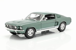 Ford Mustang GTA Fastback 1967 Green Maisto 1:18