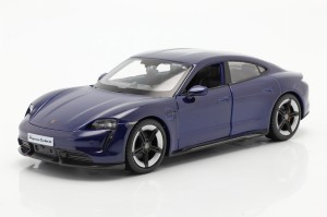Porsche Taycan Turbo S 2021 Bburago 1:24