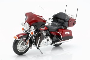 Harley-Davidson FLHTK Electra Glide Ultra Limited 2013 Maisto 1:12
