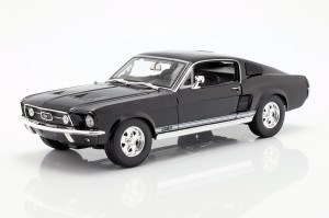 Ford Mustang GTA Fastback 1967 Maisto 1:18