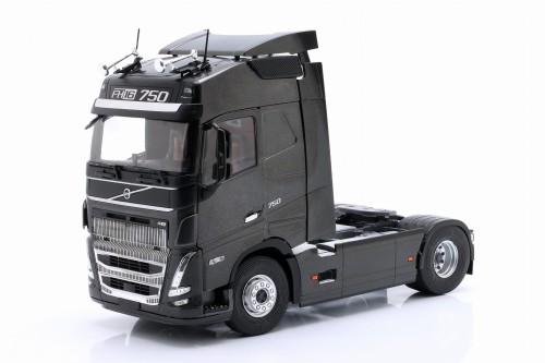 S2400102 Volvo FH16 750 Globetrotter XL SZM 2021 Solido 1:24
