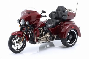 Harley-Davidson CVO Tri-Glide Ultra 2021 Maisto 1:12