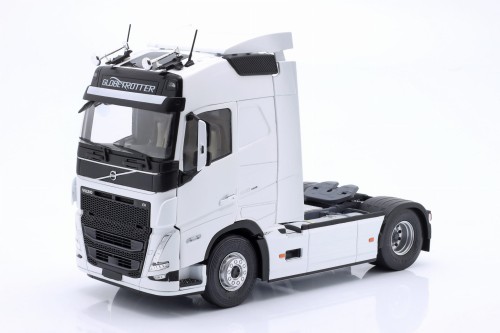 S2400103 Volvo FH16 FH 16 Globetrotter XL SZM 2021 White Solido 1:24