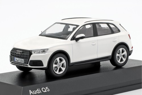 5011605631 Audi Q5 2016 Ibis White Spark by iScale 1:43