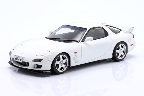 S1810607 Mazda RX-7 (FD3RS) 1999 Pure White Solido 1:18
