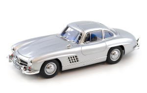 Mercedes-Benz 300 SL Gullwing (W198) 1954 Silver / Blue Interior Norev 1:18 - Limited Edition 660 pcs.