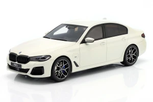 BMW 545E xDrive M-Sport Saloon G30 2023 Alpine White GT Spirit 1:18
