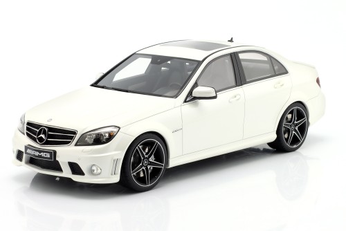 GT928 Mercedes-Benz C63 AMG (W204) 2007 Diamond White GT Spirit 1:18