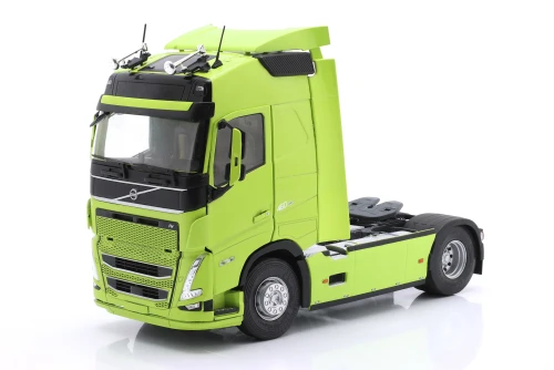 S2400107 Volvo FH Globetrotter XL Truck 2023 Neon Green Solido 1:24